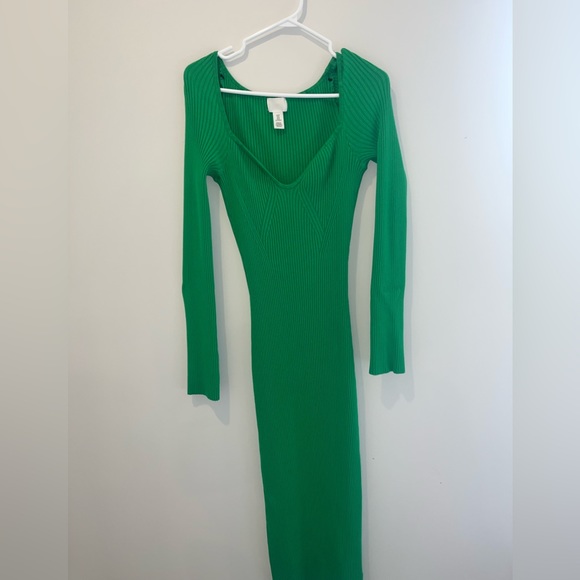 Beautiful H&M fitted long sleeve dress NEW - Picture 1 of 1